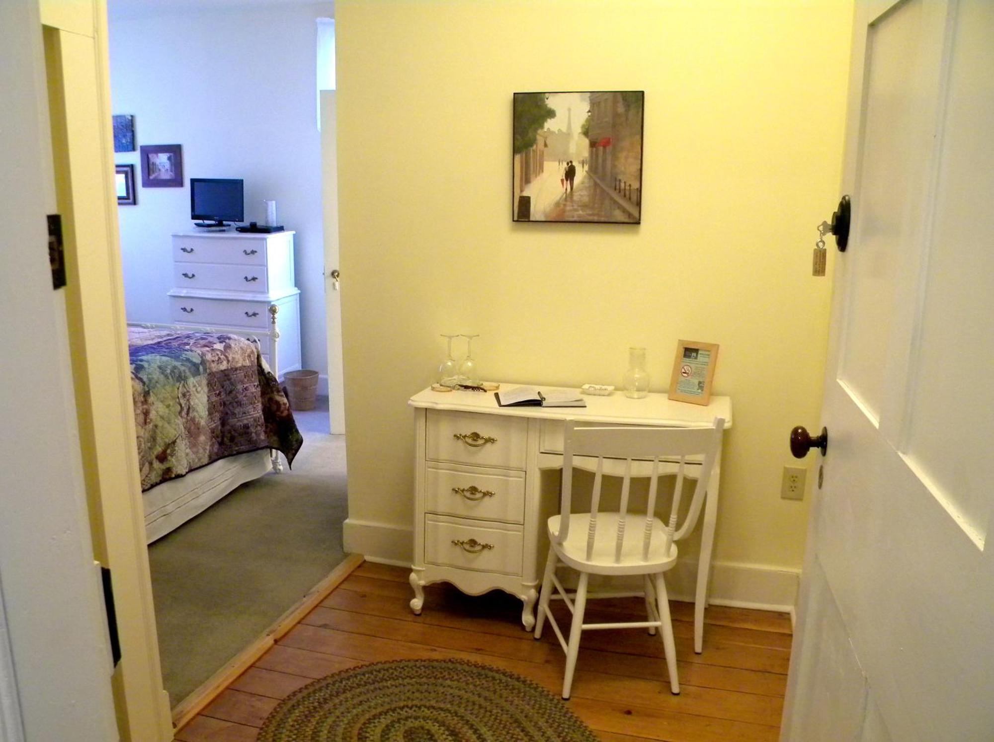 The Bed And Breakfast At Oliver Phelps Canandaigua Room photo