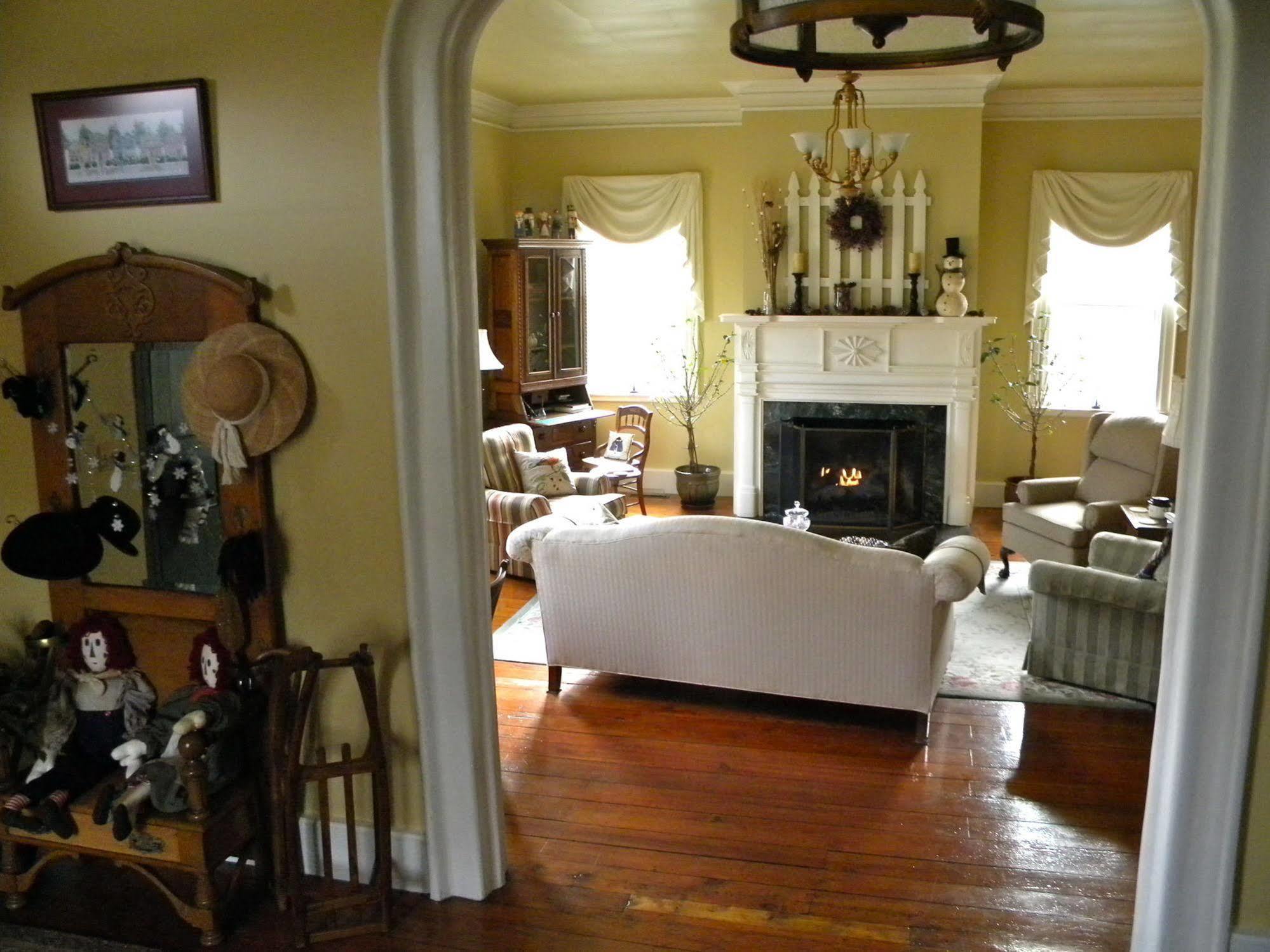 The Bed And Breakfast At Oliver Phelps Canandaigua Exterior photo